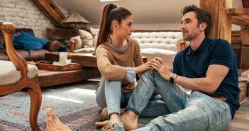 Fragen an den Partner: 40 Gedankenanstöße für eine tiefere Beziehung (Foto: AdobeStock 208136304 bernardbodo)